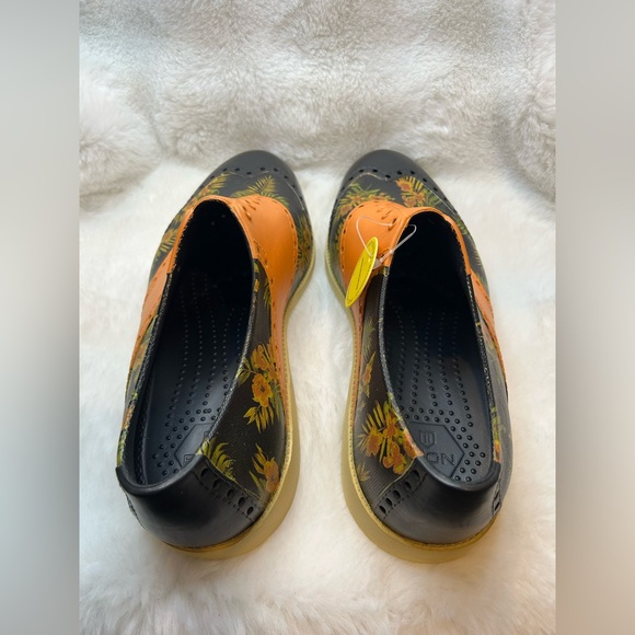 Biion Unisex Orange and Black Floral Oxford Molded Golf Shoes - Picture 3 of 5